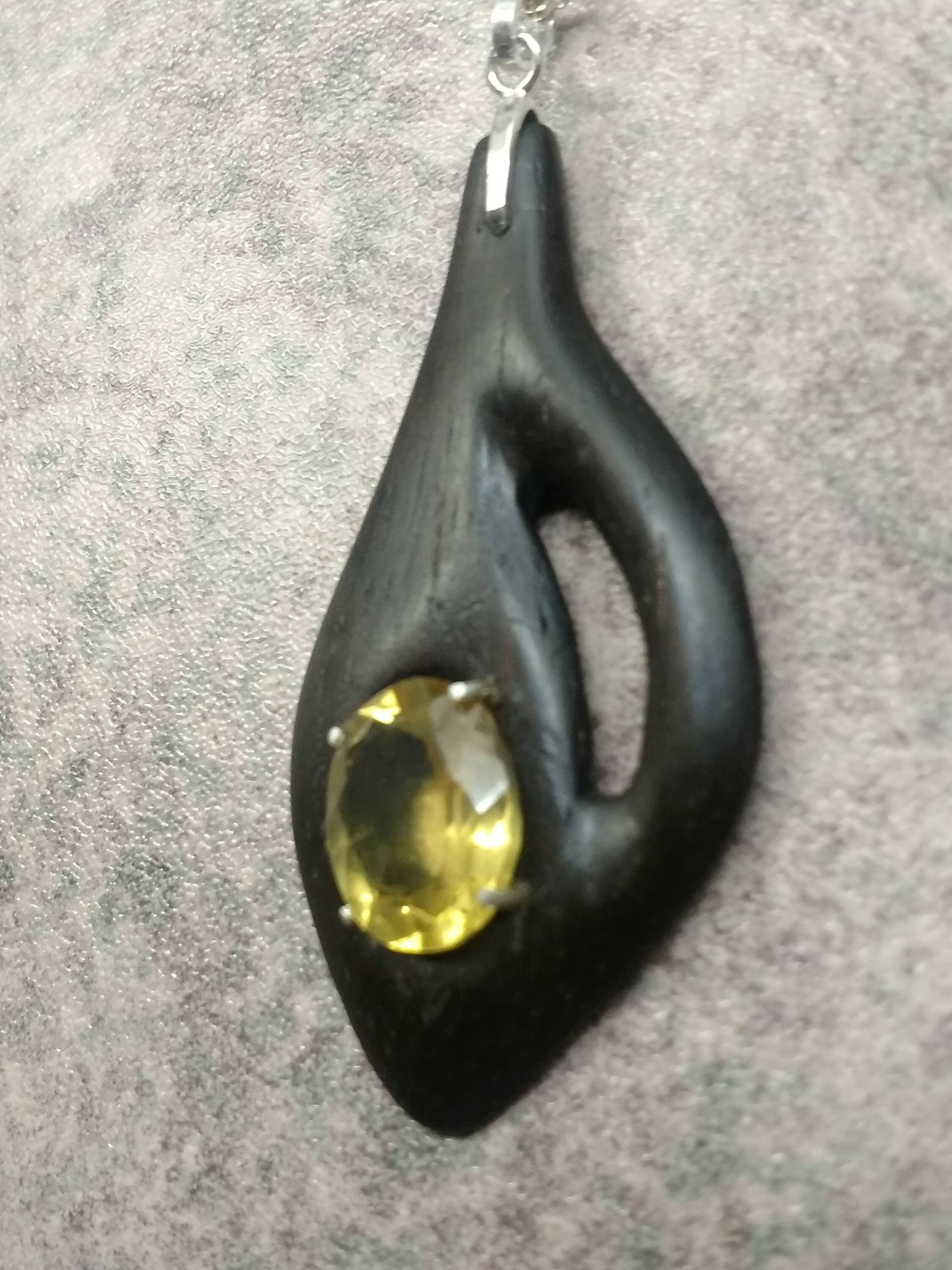 Rosenholz, Facettierter Ovaler Goldener Citrin 13x10.5mm 5.1Cts Und Sterling Silber Anhänger 94 Rosenholz, Facettierter Ovaler Goldener Citrin 13x10.5mm 5.1Cts Und Sterling Silber Anhänger 94 von CreationsByRandal