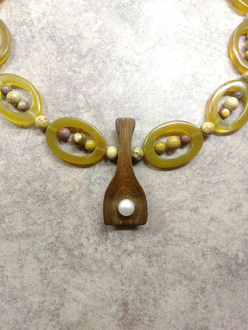 Teak Und Perlen Anhänger Mit 10 Achat Jaspis von CreationsByRandal