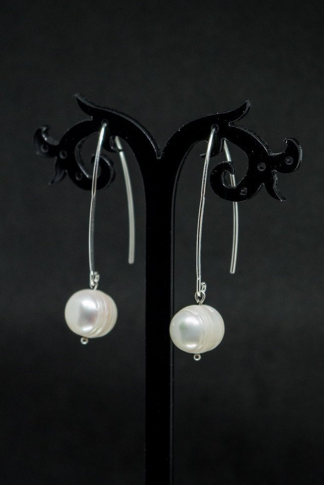 Edelstahl Und Weiße Barocke Perlenohrring Edelstahl Und Weiße Barocke Perlenohrring von CreationsSoperle