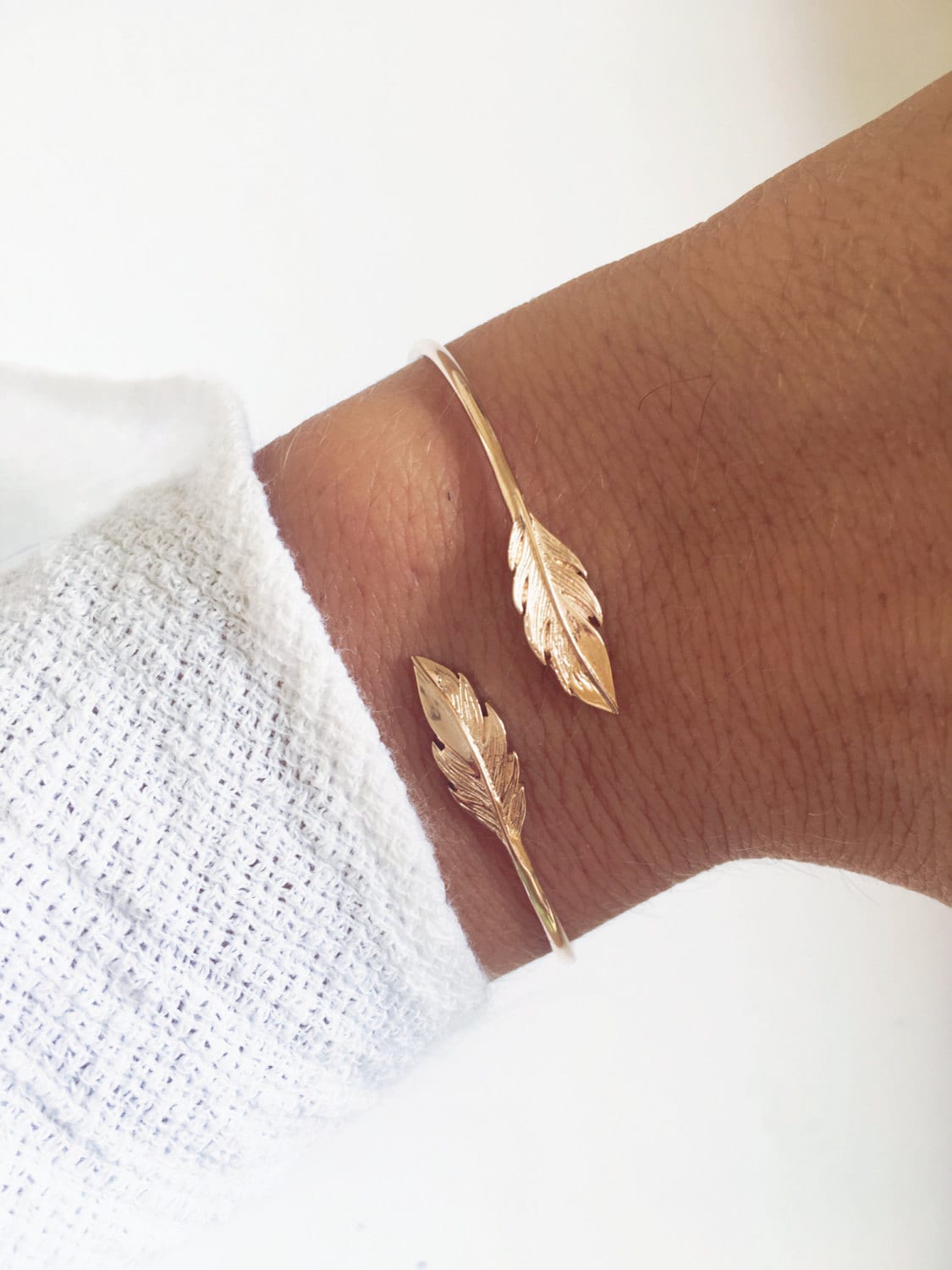 750 Vergoldeter Feder-Armreif Für Damen, Blatt-Manschettenarmband Vergoldet Mit Feinem 18-Karat-Gold von CreationsbyAnais