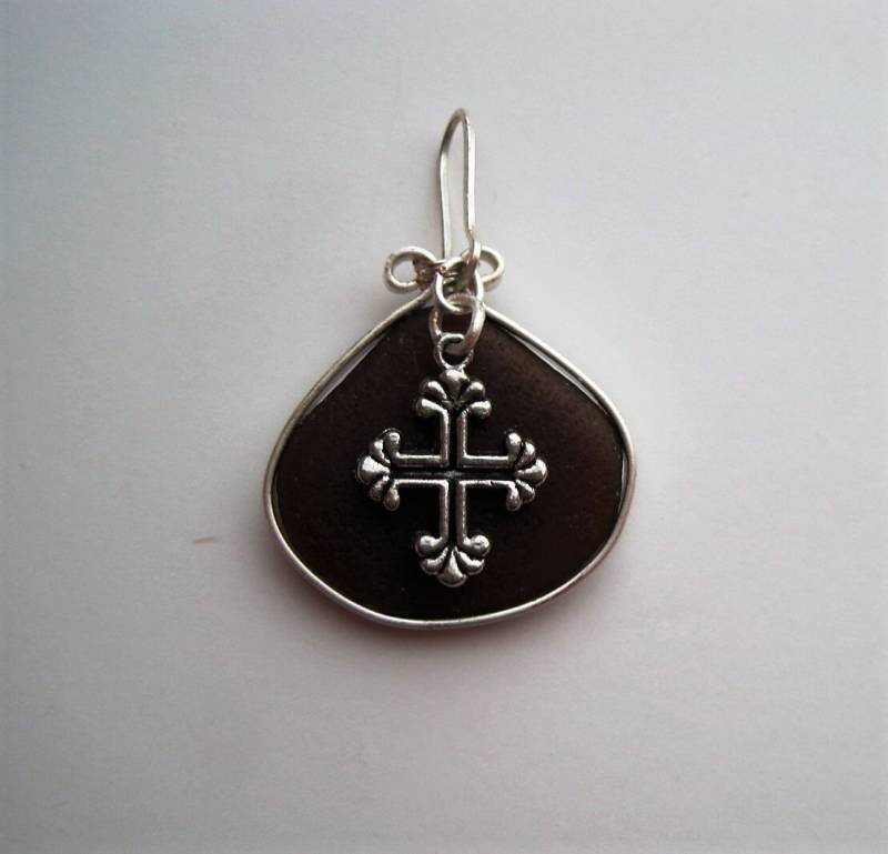 Art 449 - Echter Seeglas Draht Anhänger Mit Kreuz von CreationsbyCglass