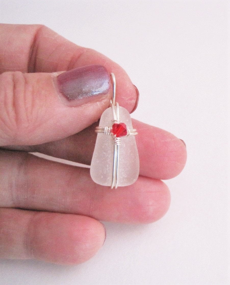 Artikel 565 -Echter Weißer Seeglasdraht Gewickelt Kreuz Anhänger Mit Kristall Akzent, Upcycled, Geschenk Für Sie, Christian, Glaube, Konfirmation Artikel 565 -Echter Weißer Seeglasdraht Gewickelt Kreuz Anhänger Mit Kristall Akzent, Upcycled, Geschenk Für Sie, Christian, Glaube, Konfirmation von CreationsbyCglass