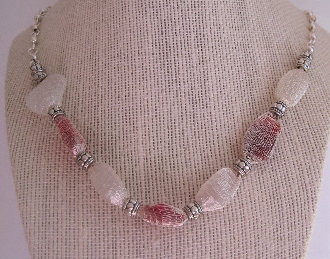 Einzigartige Rote Und Weiße Seeglaskette, | 574 Upcycled, Christlicher Schmuck, Glaube, Geschenk Für Sie, Echtes Seeglas, Draht Gewickelt Einzigartige Rote Und Weiße Seeglaskette, | 574 Upcycled, Christlicher Schmuck, Glaube, Geschenk Für Sie, Echtes Seeglas, Draht Gewickelt von CreationsbyCglass