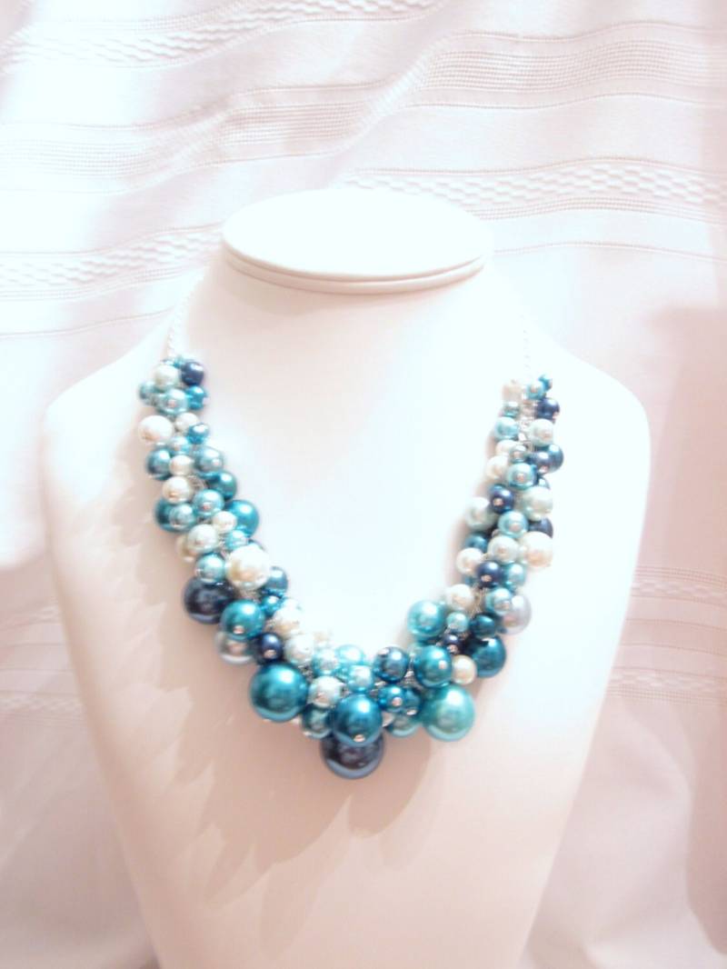 Blaue Perlencluster Halskette Braut Hochzeit Schmuck Set von CreationsbyCynthia1