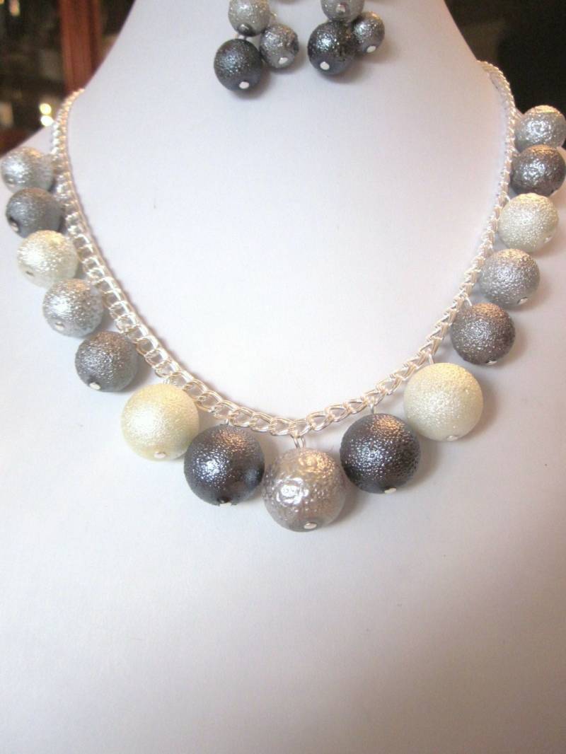 Bumpy Perlenkette Grautöne, Länge Verstellbar von CreationsbyCynthia1