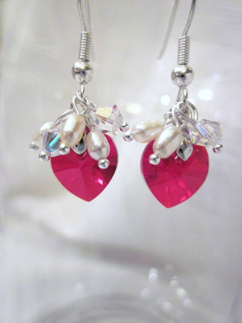 Rote Swarovski Herz Ohrringe Weiße Perle Eleganter Schmuck von CreationsbyCynthia1