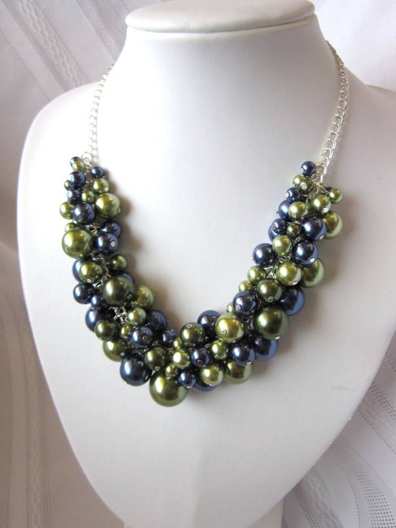 Olivgrüne Und Marineblaue Perlencluster Halskette Länge Verstellbar von CreationsbyCynthia1