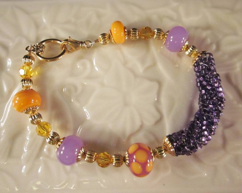 Lampwork Glasperlen Armband Violett, Orange Und Swarovski Kristall von CreationsbyCynthia1