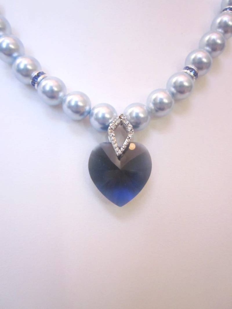Swarovski Perlen Kette Hellblaue Perlen, Dunkelblaues Kristall Herz von CreationsbyCynthia1
