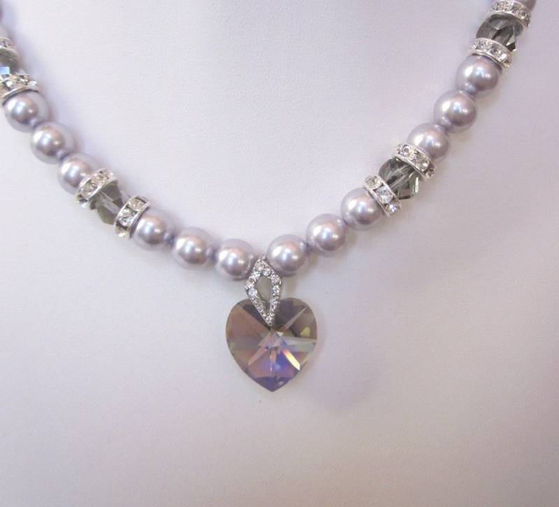 Swarovski Perlen Kette Black Diamond Herz Anhänger, Graue Kristallperlen von CreationsbyCynthia1