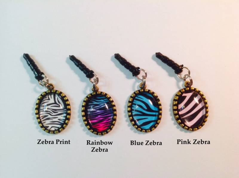 Zebra-Print Antik Bronze Charm Handy Oder Tablet Audio Staub Stecker Ihrer Wahl Von Drei Designs von CreationsbyDewDrop