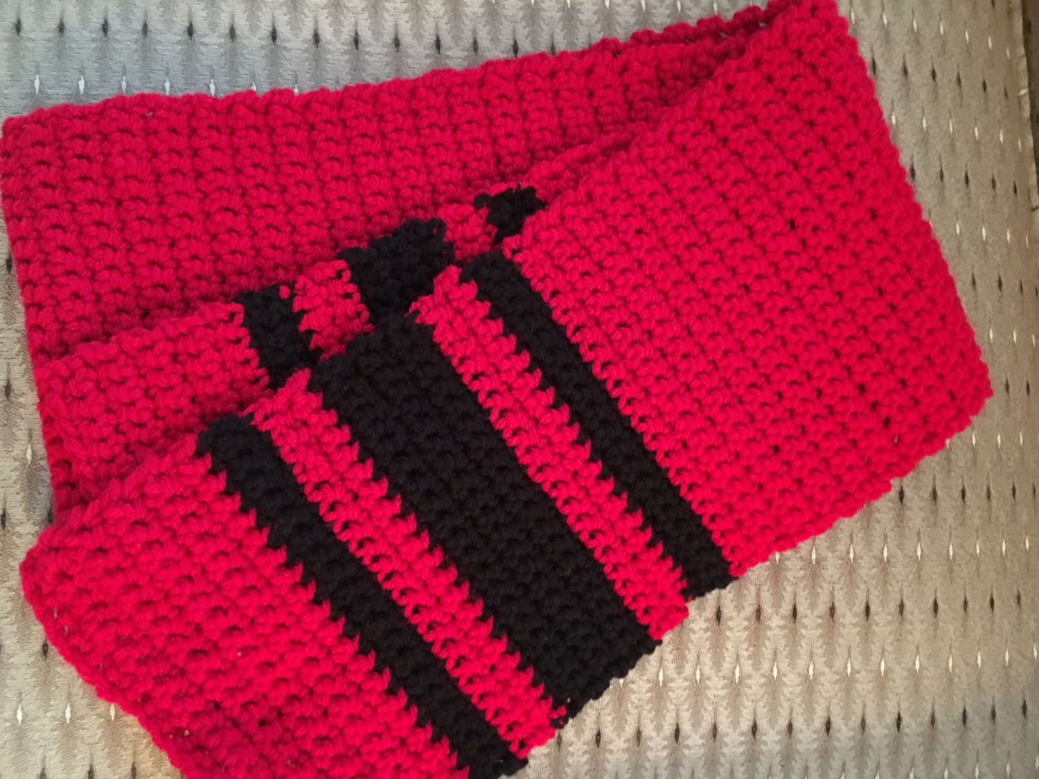 Teamgeist, Kollegiale Schals Teamgeist, Kollegiale Schals von CreationsbyGrandmajo