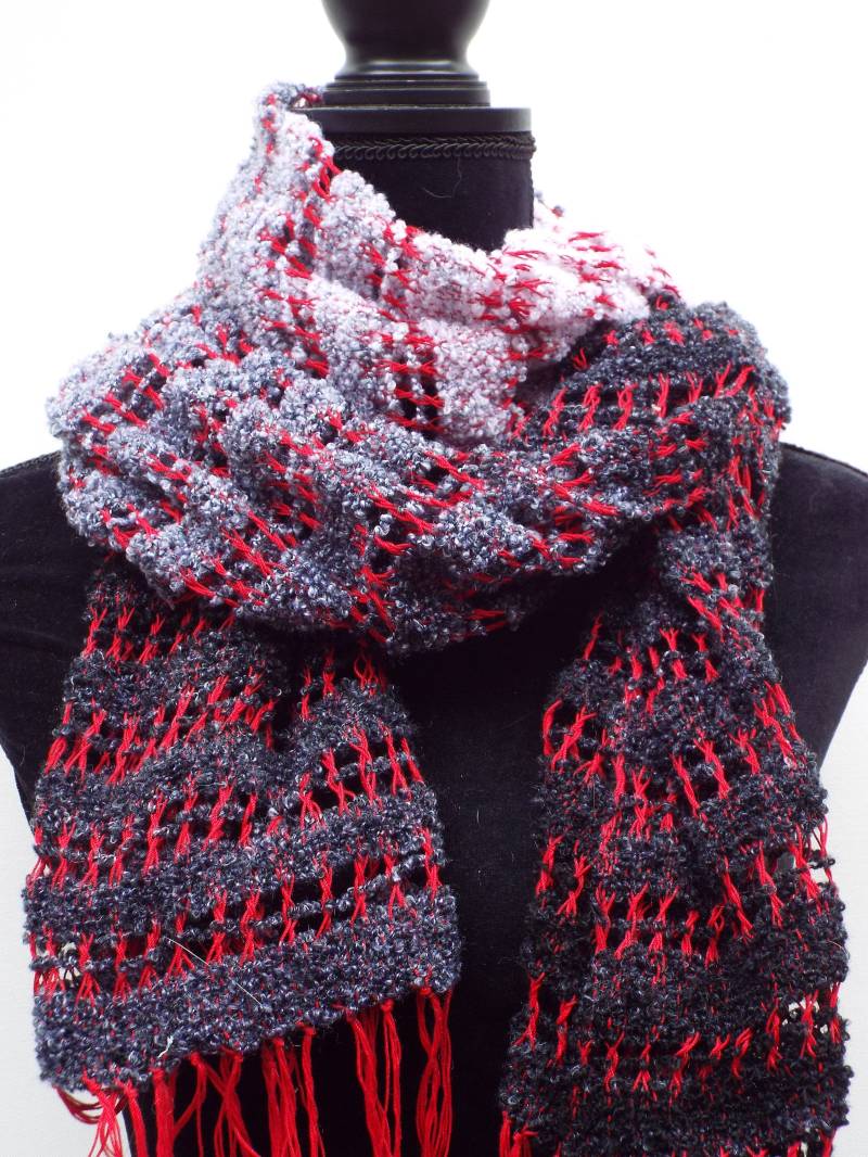 Schöne Handgewebte Schal, Lacey Hand Gewebt Schal in Burgund Und Grau, Handgemachte Frauen Leichte Frühling von CreationsbyMaris