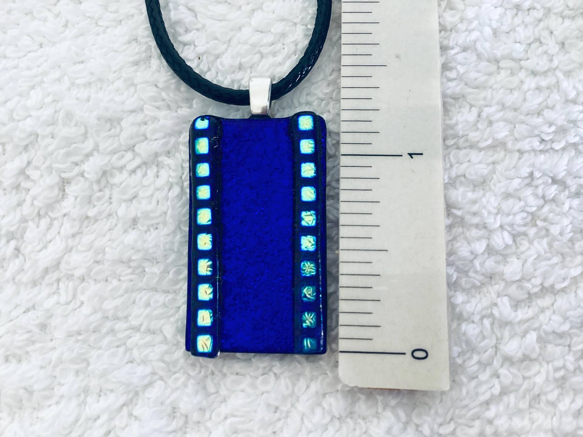 Dichroic Glas Anhängerhandgemachtin Meinem Eigenen Glasofen Gebrannt Dichroic Glas Anhängerhandgemachtin Meinem Eigenen Glasofen Gebrannt von Creationsbykandpj