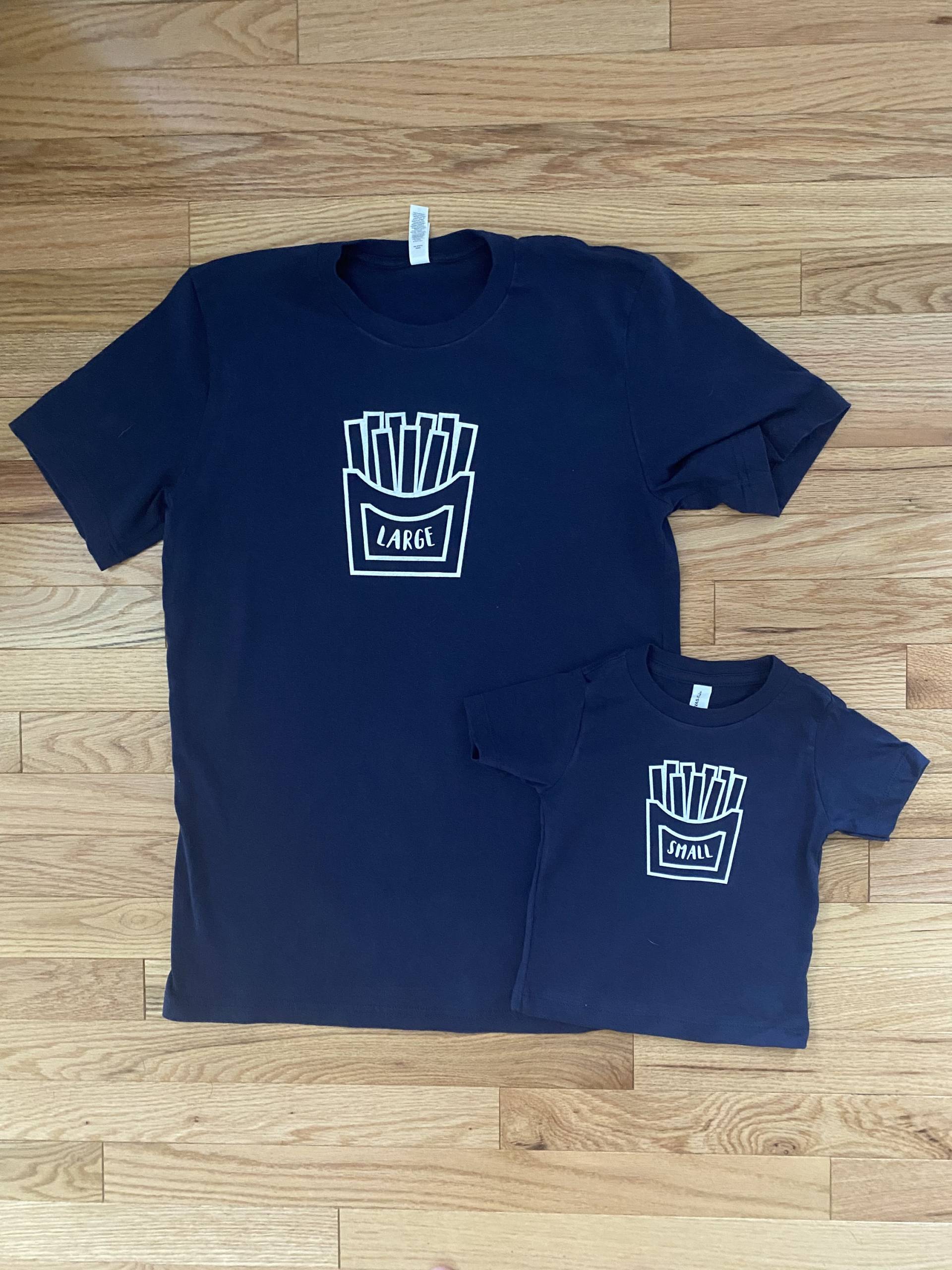 Große Fry Kleine Shirts, Passende Familie Vater Tochter, Sohn, Mutter Shirts von CreationsofaBookworm