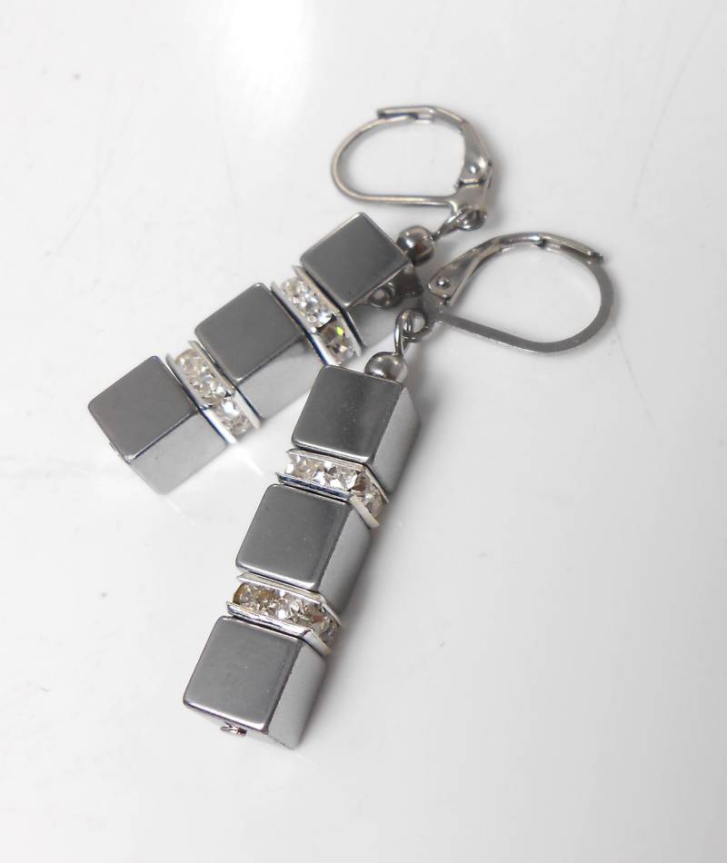 Ohrhänger Hämatit Würfel in Silber + Strass Quadrate Edelstahl Klapp Brisur von CreativaCasero