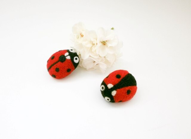 Marienkäfer Brosche, Nadel Gefilzte Handgemachte Insekt Schmuck von CreativeAtelierBg
