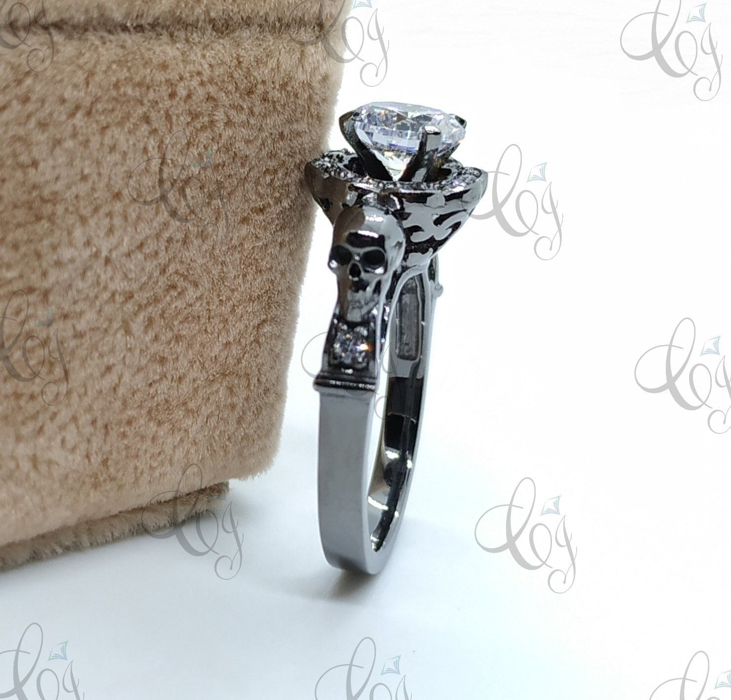 1.80 Ct Nahezu Farbloser Moissanit Totenkopf Ring, Diamant Zwei Gesicht Schwarzer Gothic Ehering von CreativeByChirag