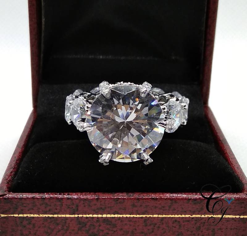 10Ct Sechs Prong Weiß Runde Cz Frauen Verlobungsring Cocktail Party Geschenk in Massivem 925 Sterling Silber Schillernder Solitär Eternity Ring von CreativeByChirag