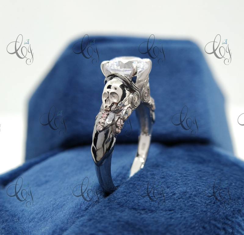 2 Karat Weiß Rundschliff Moissanit Zwei Totenkopf Verlobung Ehering in 925 Sterling Silber Gothic Vintage Ring Jubiläum Punk Geschenk von CreativeByChirag