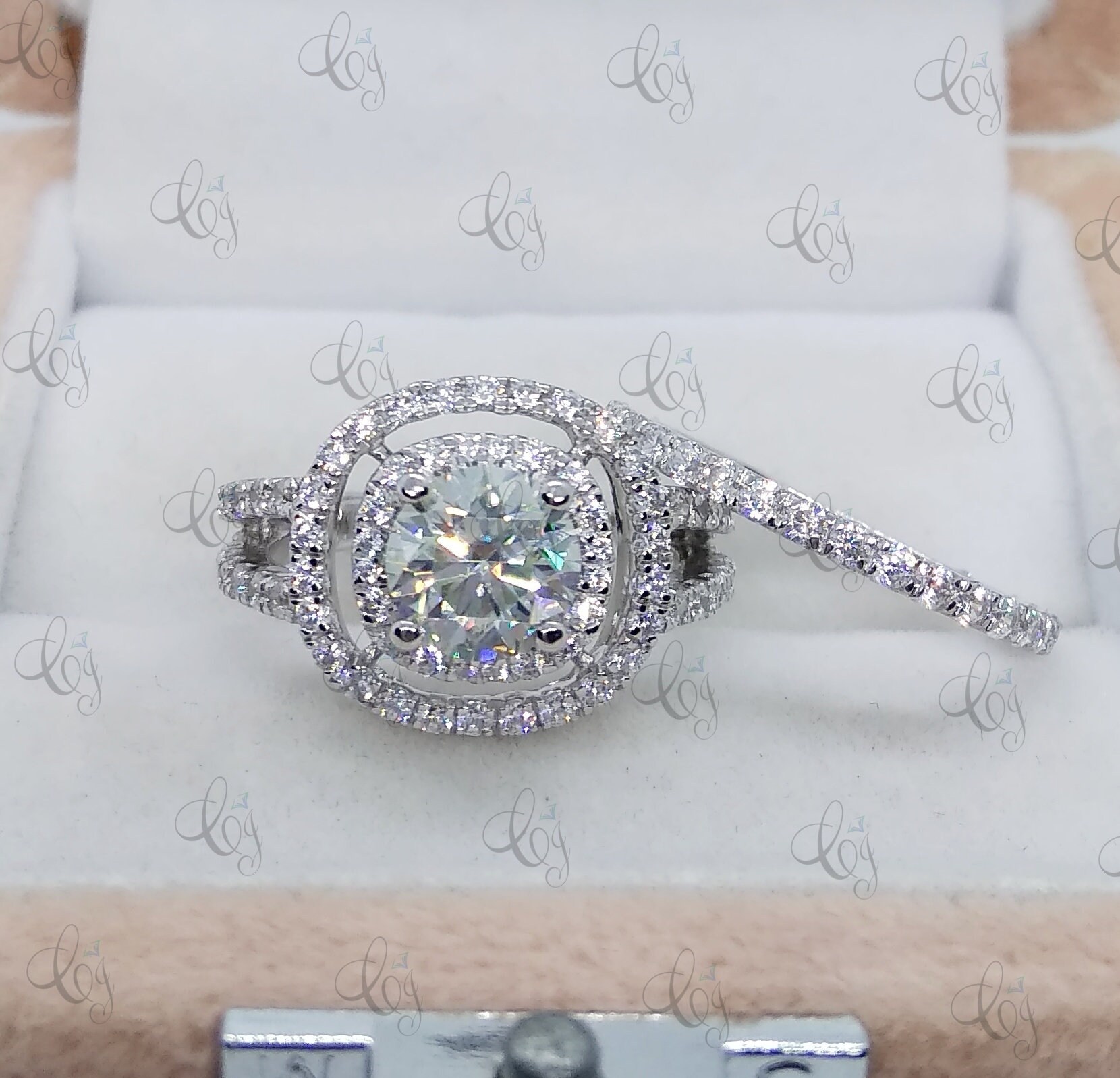 2.21 Ct Brilliant Moissanit Verlobung Hochzeit Braut Set in 925 Sterling Silber Für Frauen - Split Shank Ring Double Halo Geschenk von CreativeByChirag