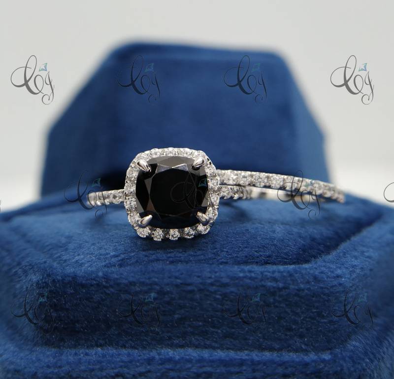 2.35 Karat Schwarzer Onyx Kissenschliff Diamant Verlobung Ehering Gefasst in 925 Sterling Silber Geschenk Für Frauen Halo Ring von CreativeByChirag