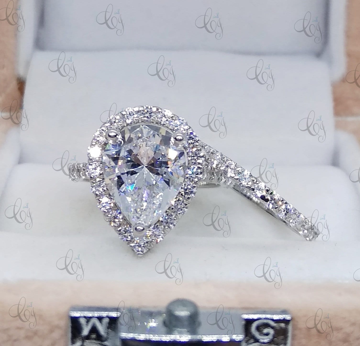 2.69 Ct Halo Pear Shaped Wedding Verlobungsring Set 925 Sterling Silber - Braut Versprechen Ring Hochzeit Für Sie von CreativeByChirag