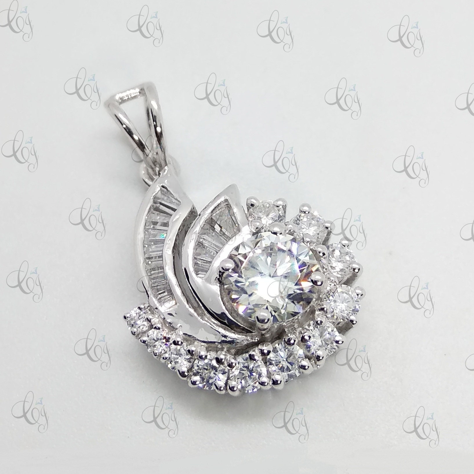 3.68 Ct Rundschliff & Baguette Channel Set Anhänger Aus Massivem 925 Sterling Silber Für Damen von CreativeByChirag