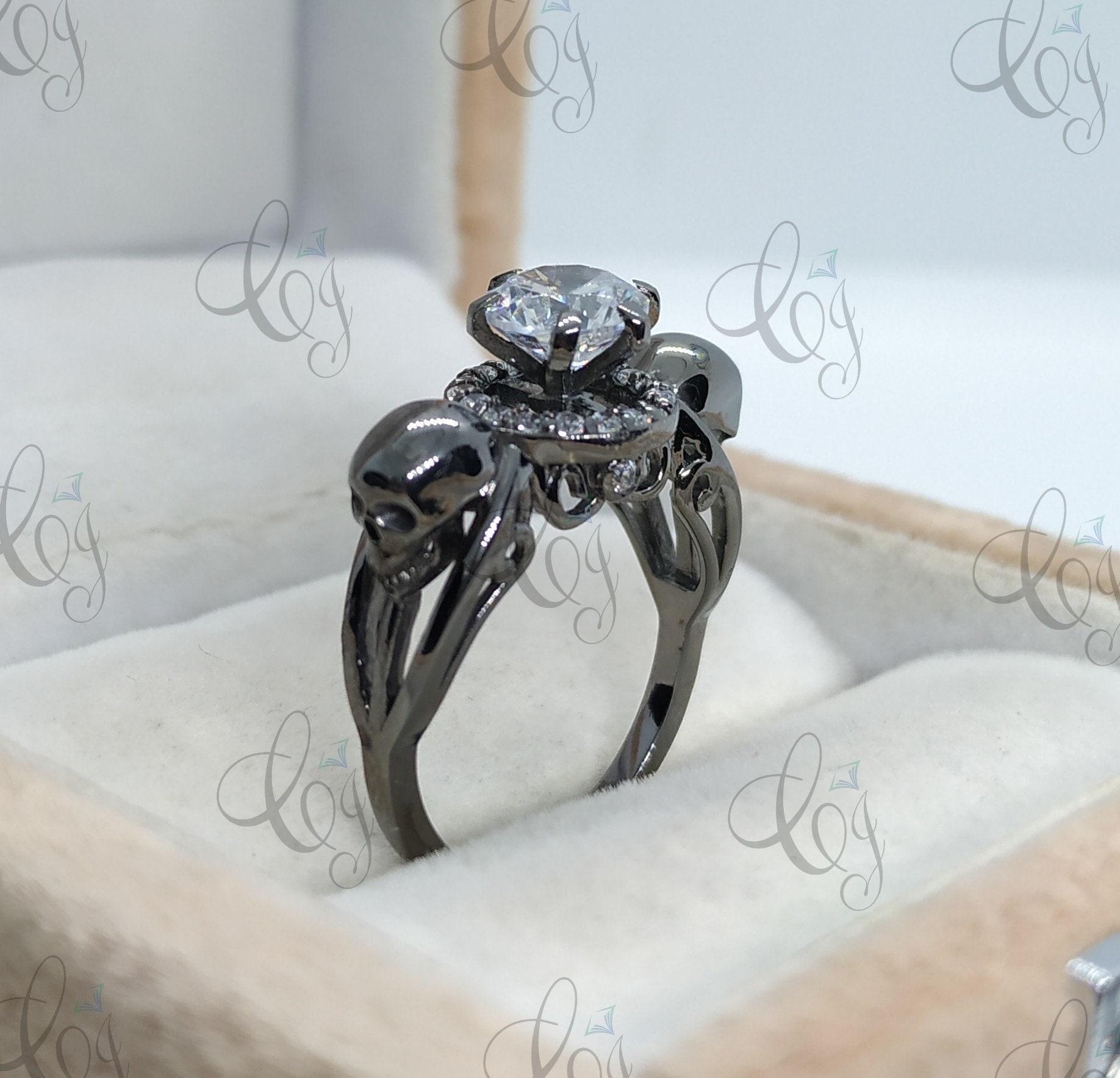 Gothic Totenkopf Ehering, 1.80 Ct Forever Mossanit Verlobungsring, Halo Moissanit Ring, Runder Brillant Zwei Ring Für Frauen von CreativeByChirag