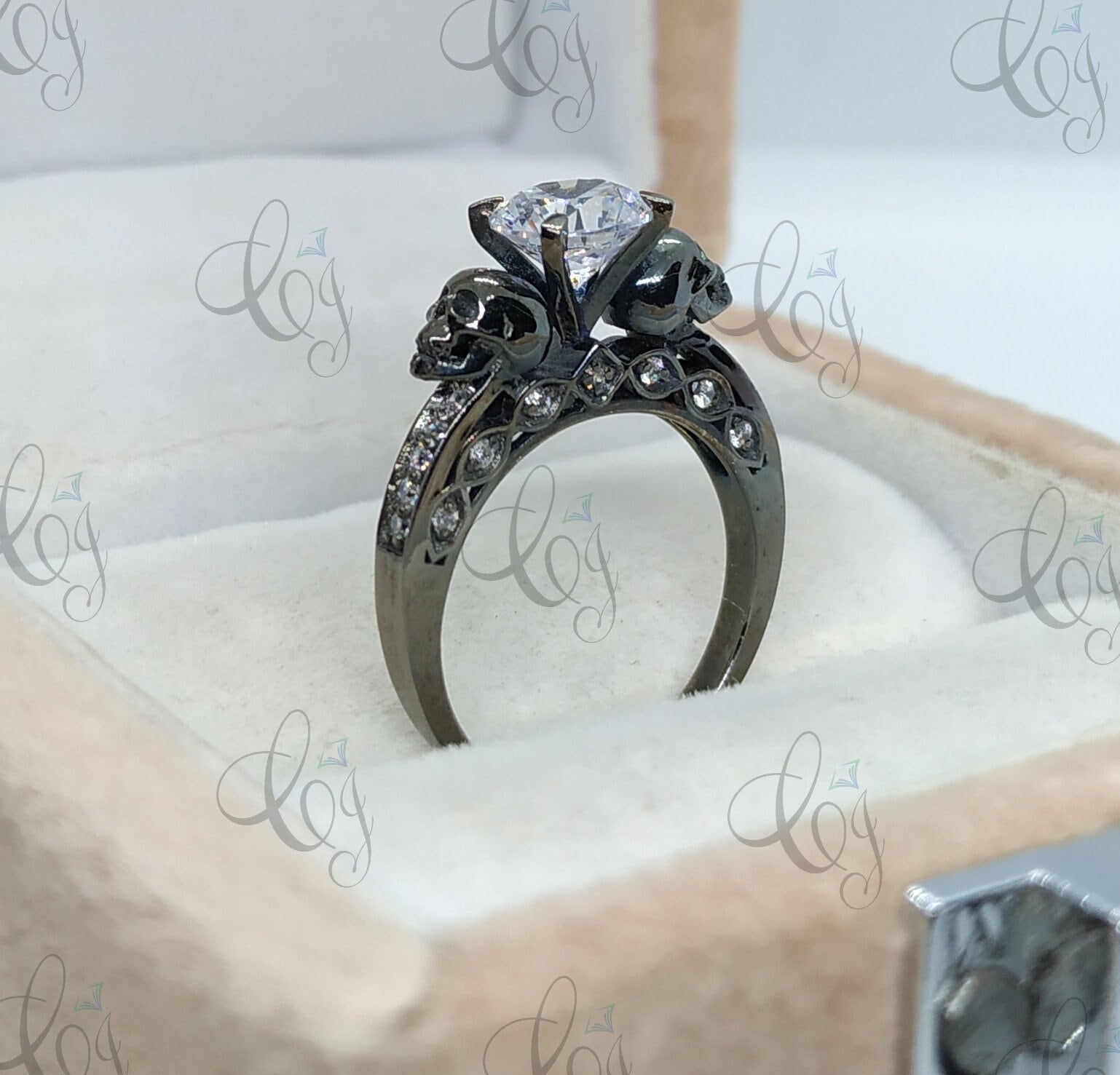 Moissanit Totenkopf Ring, Gothic Verlobungsring, 1.80 Ct Diamant Ehering von CreativeByChirag