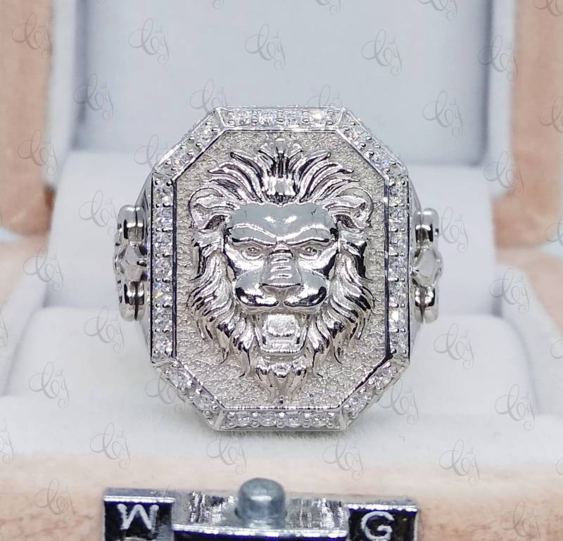 Schweres Großes Löwengesicht Und Allsehende Augen Rund Geschnitten Cz Herren Verlobungsring Herrenschmuck in Massivem 925 Sterling Silber Cocktail von CreativeByChirag