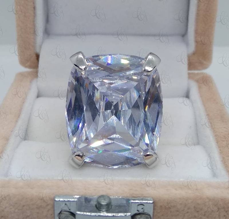 Sehr Großer 100 Ct Weißer Kissen Geschnittener Cocktail Party Ring Aus 925 Sterling Silber Geschenk Für Frauen - Verlobungsring Ehering Unikat von CreativeByChirag