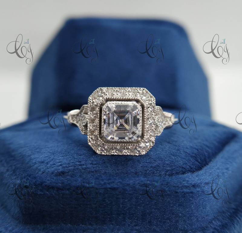 Vintage Art Deco 2.10 Karat Asscher Cut Diamant Antike Verlobung Ehering in 925 Sterling Silber Halo Ring Nachlass Für Sie von CreativeByChirag