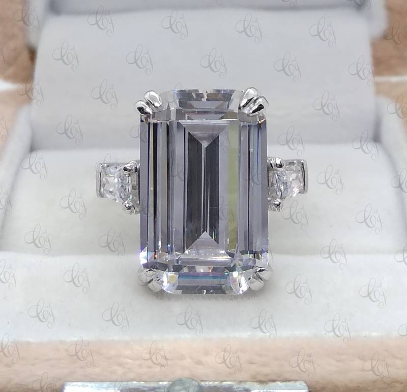 Wunderschöner Cz Großer 38 Ct Weiß Smaragd Solitär Cocktail Party Ring 925 Silber Geschenk Für Frauen - Besonderer Anlass Verlobungsring von CreativeByChirag
