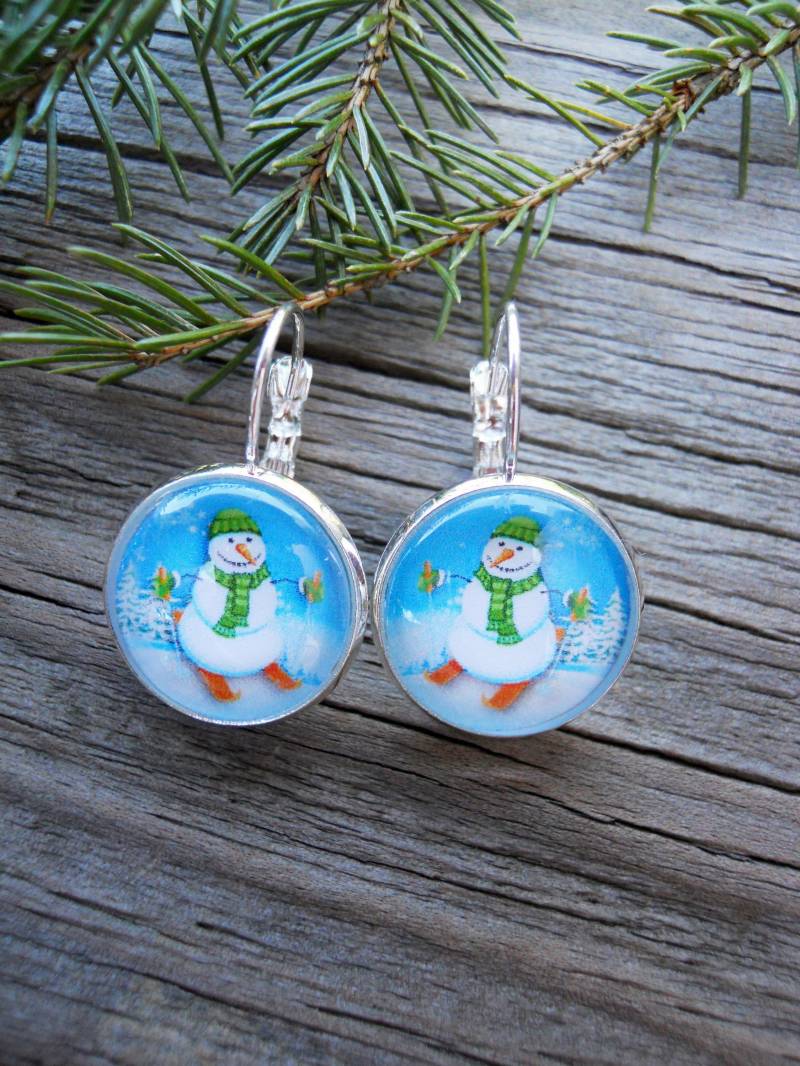 Schneemann-Ohrringe in Silber Oder Rotguss, Glas-Winter-Ohrringe Kuppel, Schneemänner Schmuck, 3D, Weihnachtsohrringe, Blau & Weiß Ohrringe Schneemann-Ohrringe in Silber Oder Rotguss, Glas-Winter-Ohrringe Kuppel, Schneemänner Schmuck, 3D, Weihnachtsohrringe, Blau & Weiß Ohrringe von CreativeByrdieDesign