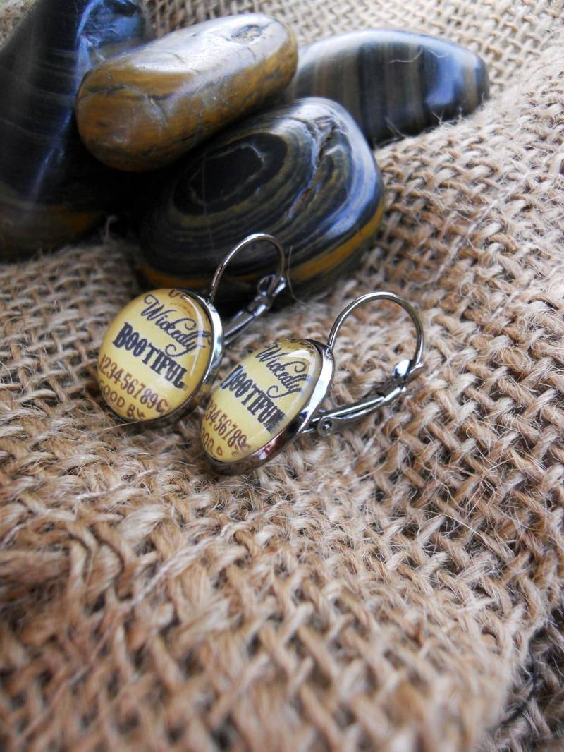 Sündhaft Bootiful Halloween Ouija-Brett Glaskuppel Französisch Hebel Zurück Ohrringe in Der Wahl Oberfläche, Halloween-Ohrringe, Böse Schmuck Sündhaft Bootiful Halloween Ouija-Brett Glaskuppel Französisch Hebel Zurück Ohrringe in Der Wahl Oberfläche, Halloween-Ohrringe, Böse Schmuck von CreativeByrdieDesign