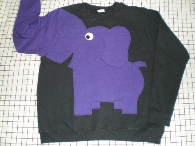Elefantenshirt Mit Rüsselärmel, Schwarz Lila Elefant, Grösse Nach Wahl. Pulli in Erwachsenengröße. Elefanten Pullover Elefantenshirt Mit Rüsselärmel, Schwarz Lila Elefant, Grösse Nach Wahl. Pulli in Erwachsenengröße. Elefanten Pullover von CreativeCallipipper