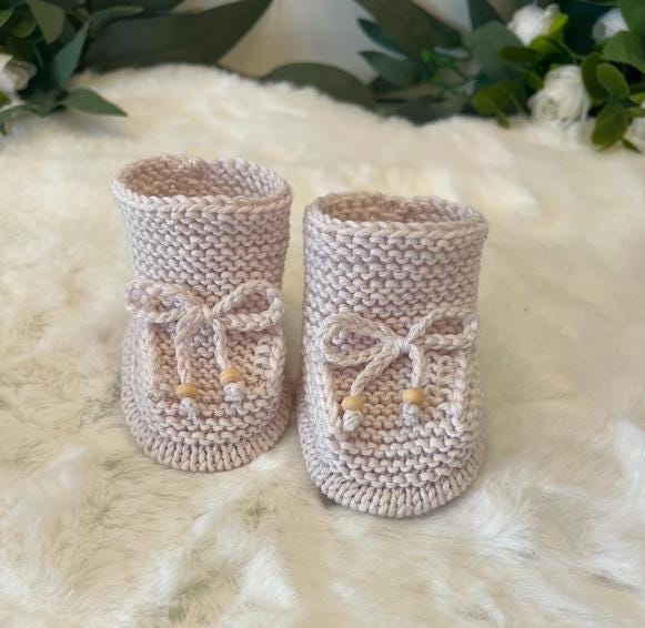 Babyschühchen Handarbeit Booties Neugeborenes Baby Geschenkideen Babysandalen Babyshower Beige Babyschühchen Handarbeit Booties Neugeborenes Baby Geschenkideen Babysandalen Babyshower Beige von CreativeCandy24