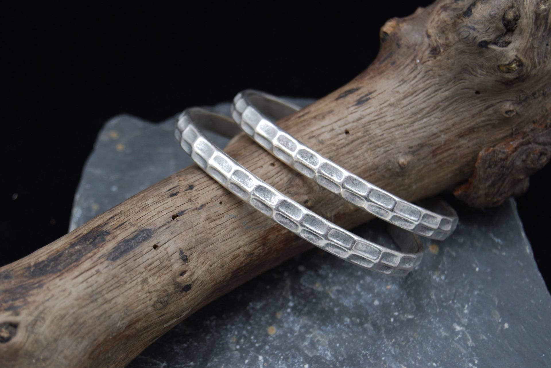 Antik Silber Armreif, Strukturierte Stapeln Torque Massiv Armreif Statement Antik Silber Armreif, Strukturierte Stapeln Torque Massiv Armreif Statement von CreativeCherryTree