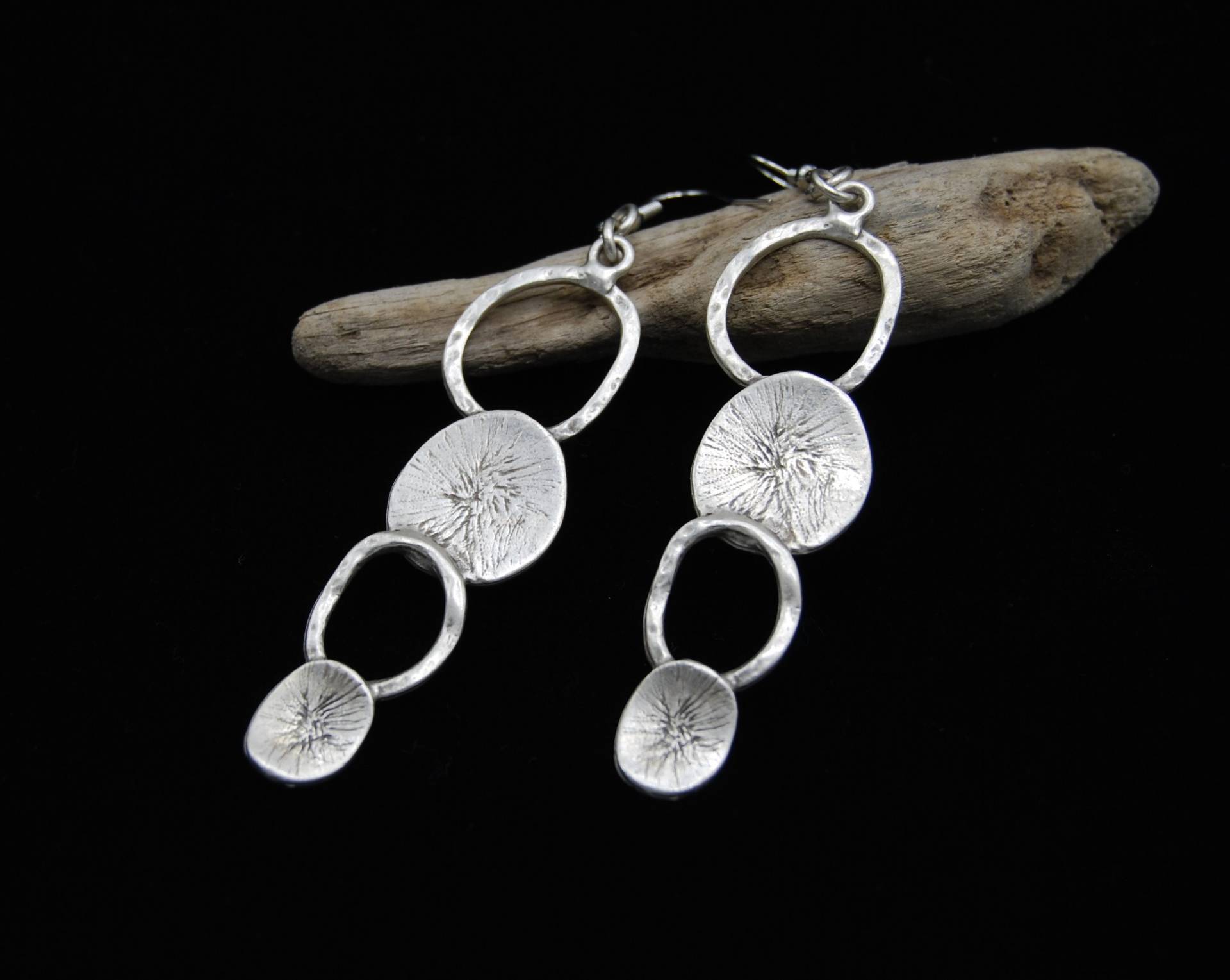 Antike Silberne Boho Hoop Ohrringe Zink-Messing Legierung von CreativeCherryTree