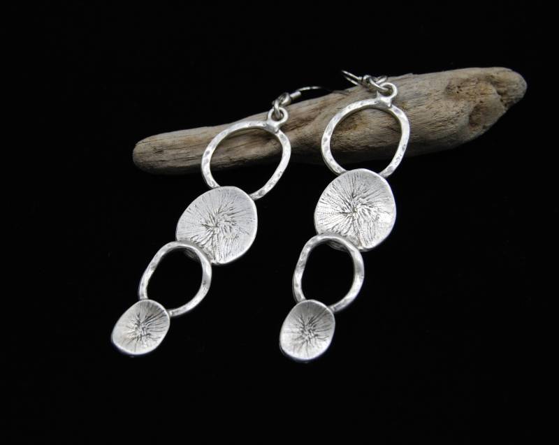 Antike Silberne Boho Hoop Ohrringe Zink-Messing Legierung von CreativeCherryTree