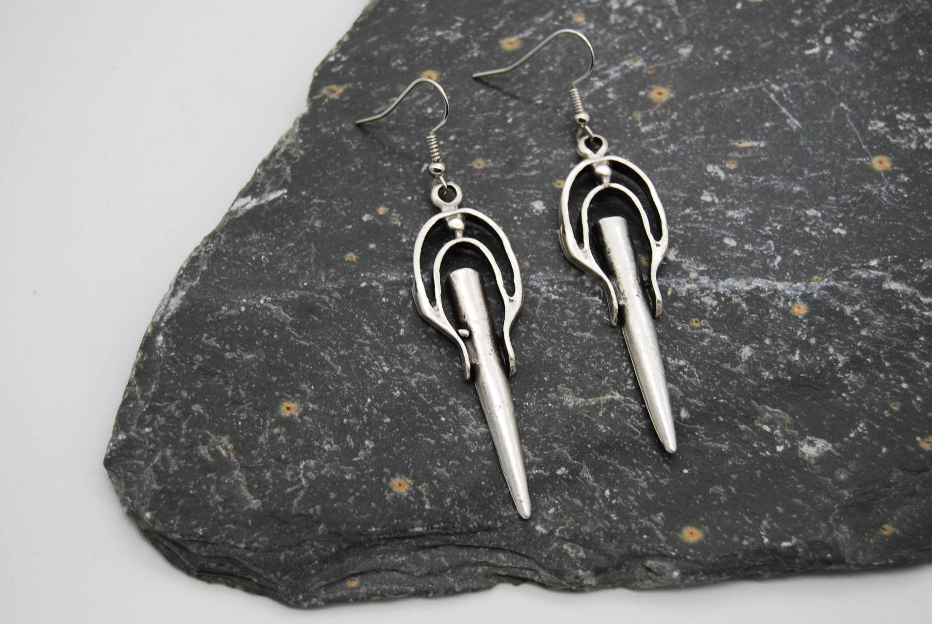 Antike Silberne Ohrringe Abstrakte Stammes - Ohrringe von CreativeCherryTree