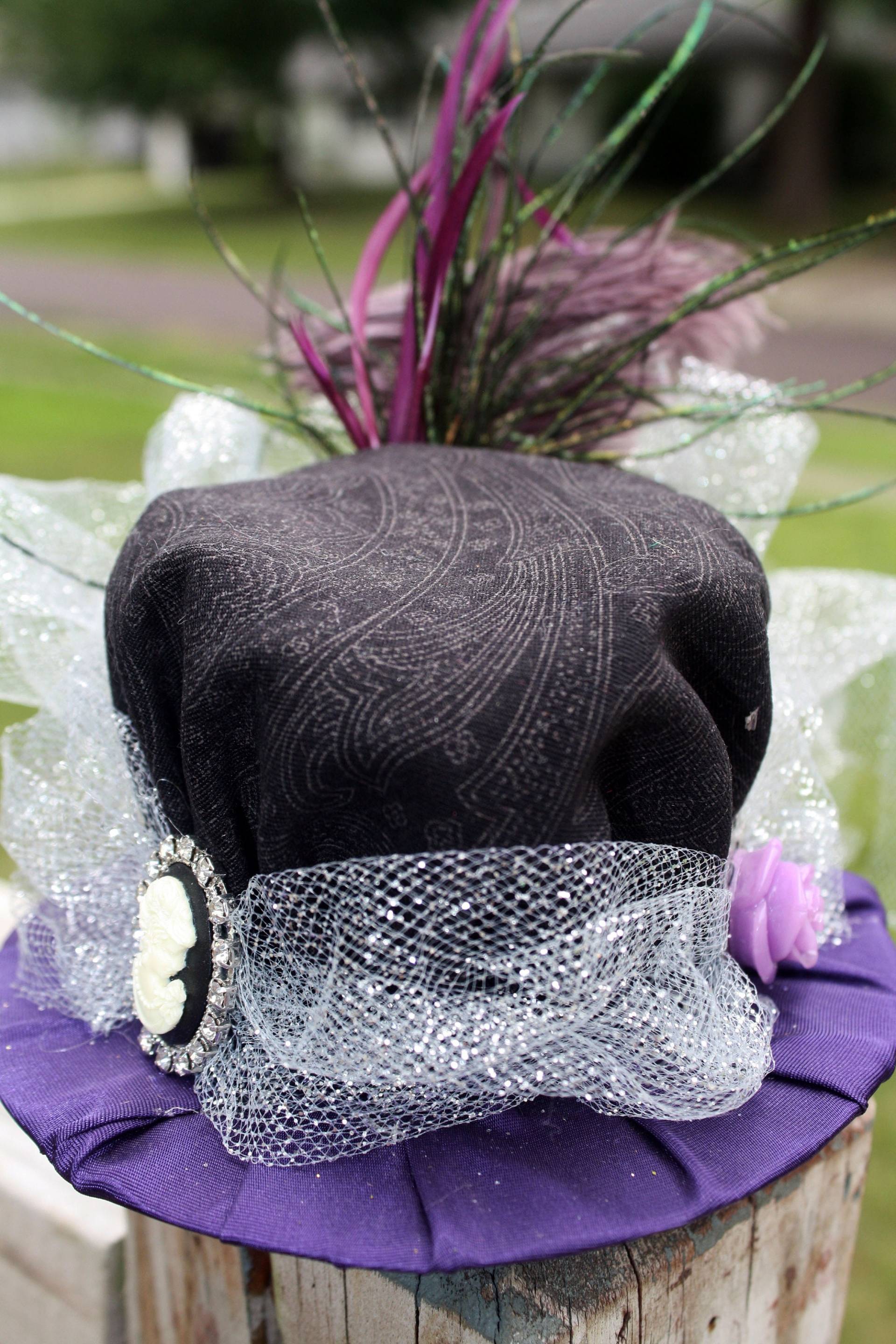 steampunk Mini Hat - Lila Und Schwarze Rose Glitzer steampunk Mini Hat - Lila Und Schwarze Rose Glitzer von CreativeCompendium