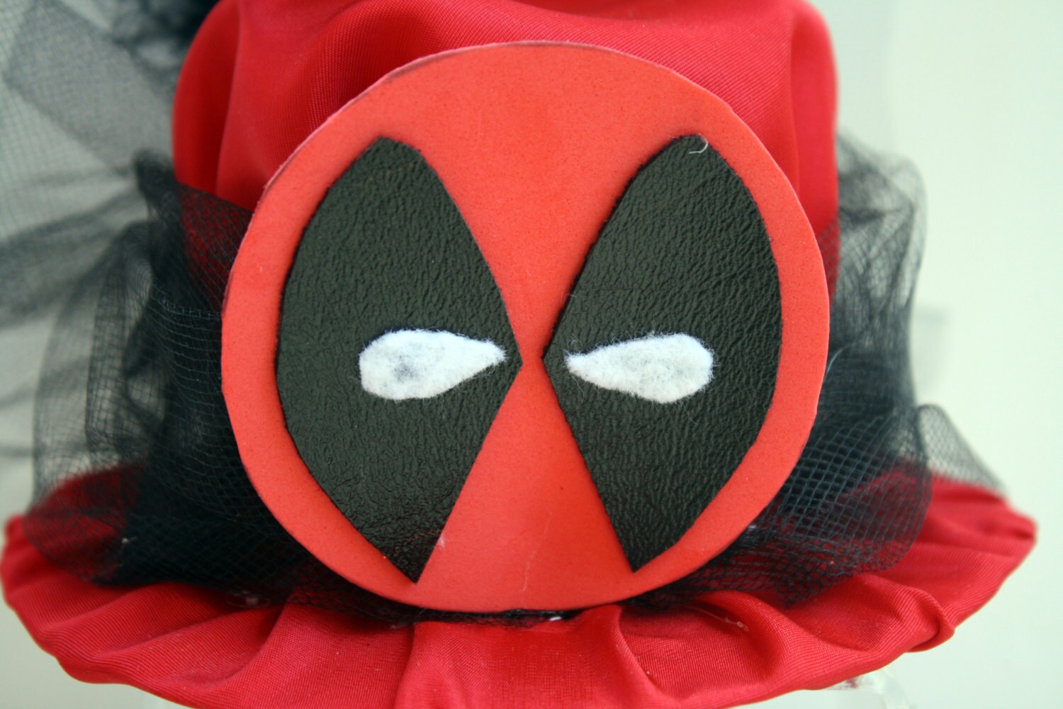 steampunk Mini Hut Fascinator - Deadpool steampunk Mini Hut Fascinator - Deadpool von CreativeCompendium