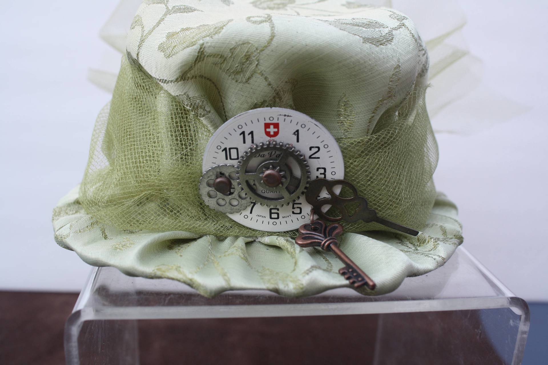 steampunk Mini Hut Fascinator - Hellgrün steampunk Mini Hut Fascinator - Hellgrün von CreativeCompendium