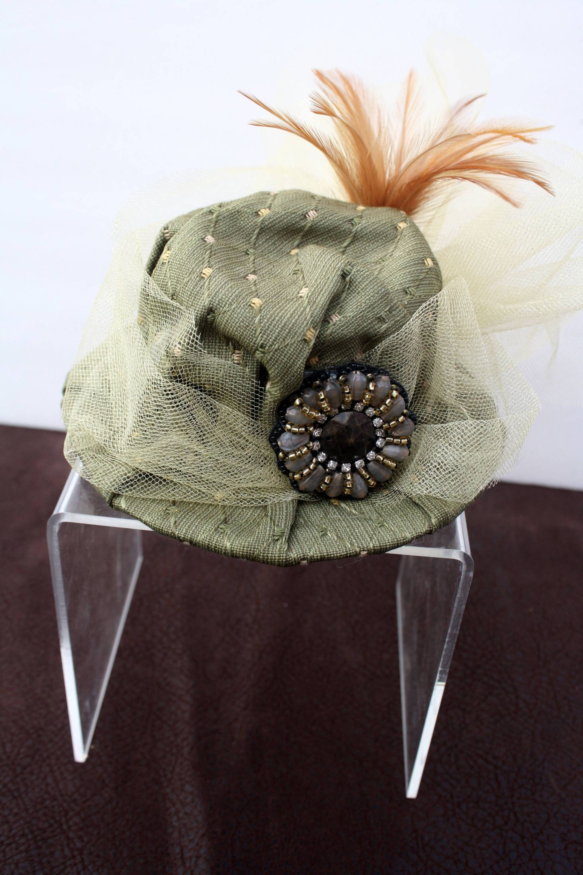steampunk Minihut Fascinator - Grün Und Gold steampunk Minihut Fascinator - Grün Und Gold von CreativeCompendium
