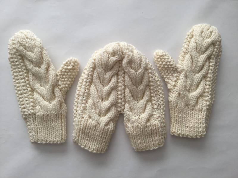 Paar Handschuhe Handgemacht Aus Wolle Gestrickt Mit Zopfmuster in Creme Innenisolierung, Handhandschuhe Für Sie Und Ihn, Geschenk Den Winter von CreativeCrochetsCA