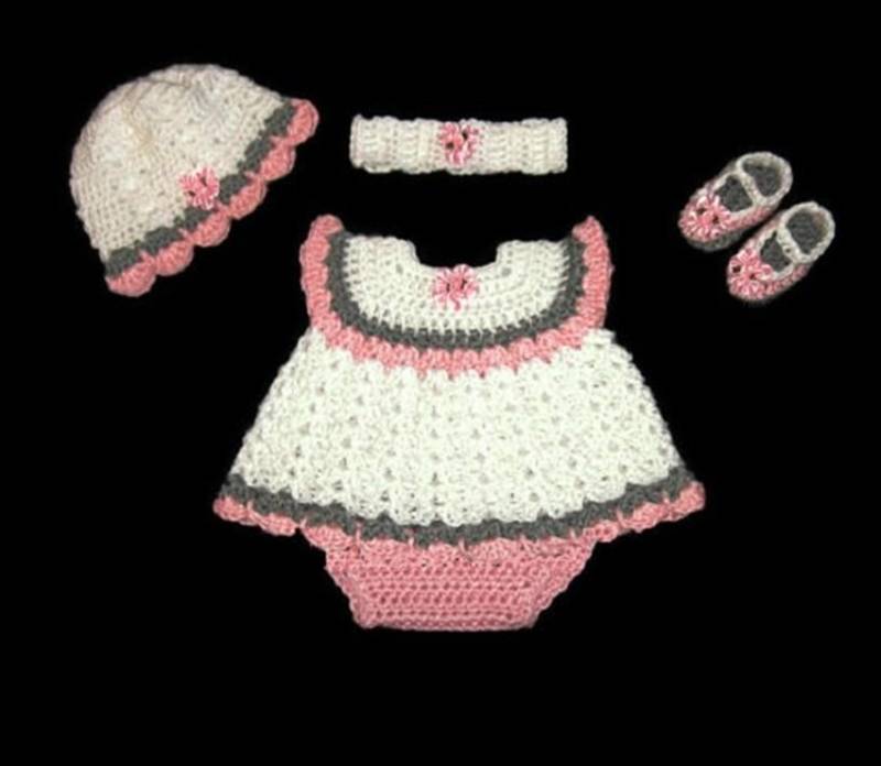Baby-Mädchen Kleid Set Rosa Babyausstattung Häkel-Baby-Kleid Gestrickt Babykleid Häkeln Säugling Neugeborenen Baby-Dusche-Geschenk Frühchen Kleidung von CreativeDesignsbyAmi