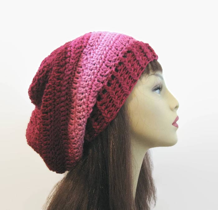 Burgundy Slouch Hat Wine Crochet Dunkelrot Tam Burgund Strickmütze Damen Red Slouchy Beret Maroontam von CreativeDesignsbyAmi