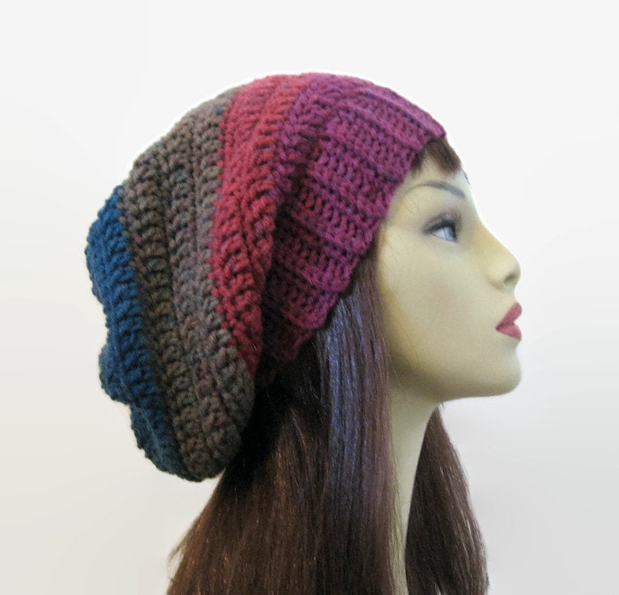 Crochet Beanie Blau Slouch Hut Gehäkelte Streifen-Hut Multicolor Oversized Strickmütze Lila Beret Strick Oversize Dam von CreativeDesignsbyAmi